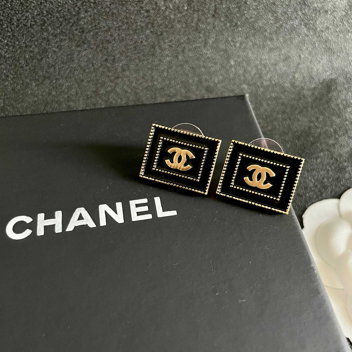 Double-C Emblem Stud Earrings in Polished Metal-Tone – Design 352 detail view