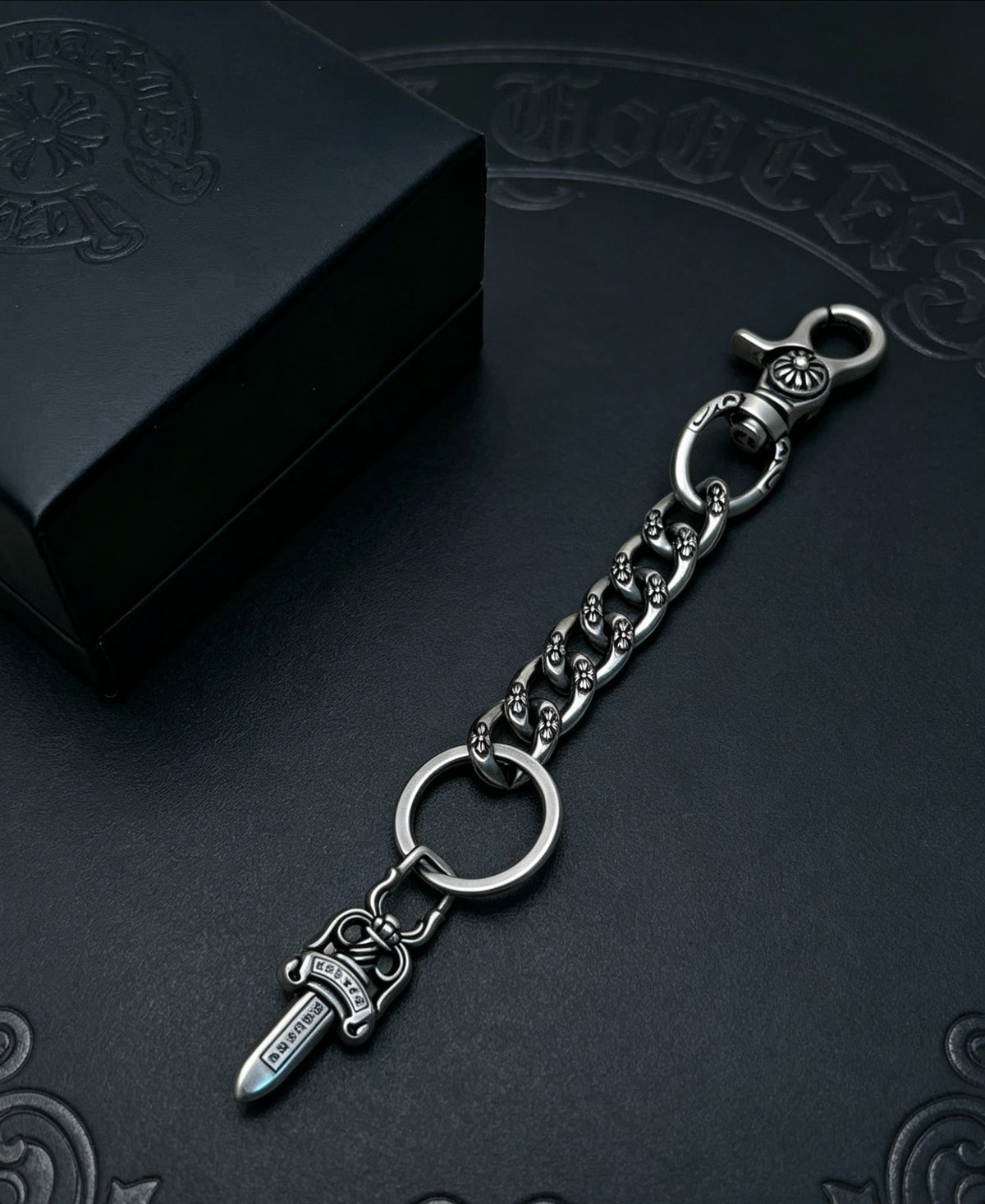 Dagger Multi-Use Chain Accessory – Dagger Detail – Design 06 side detail