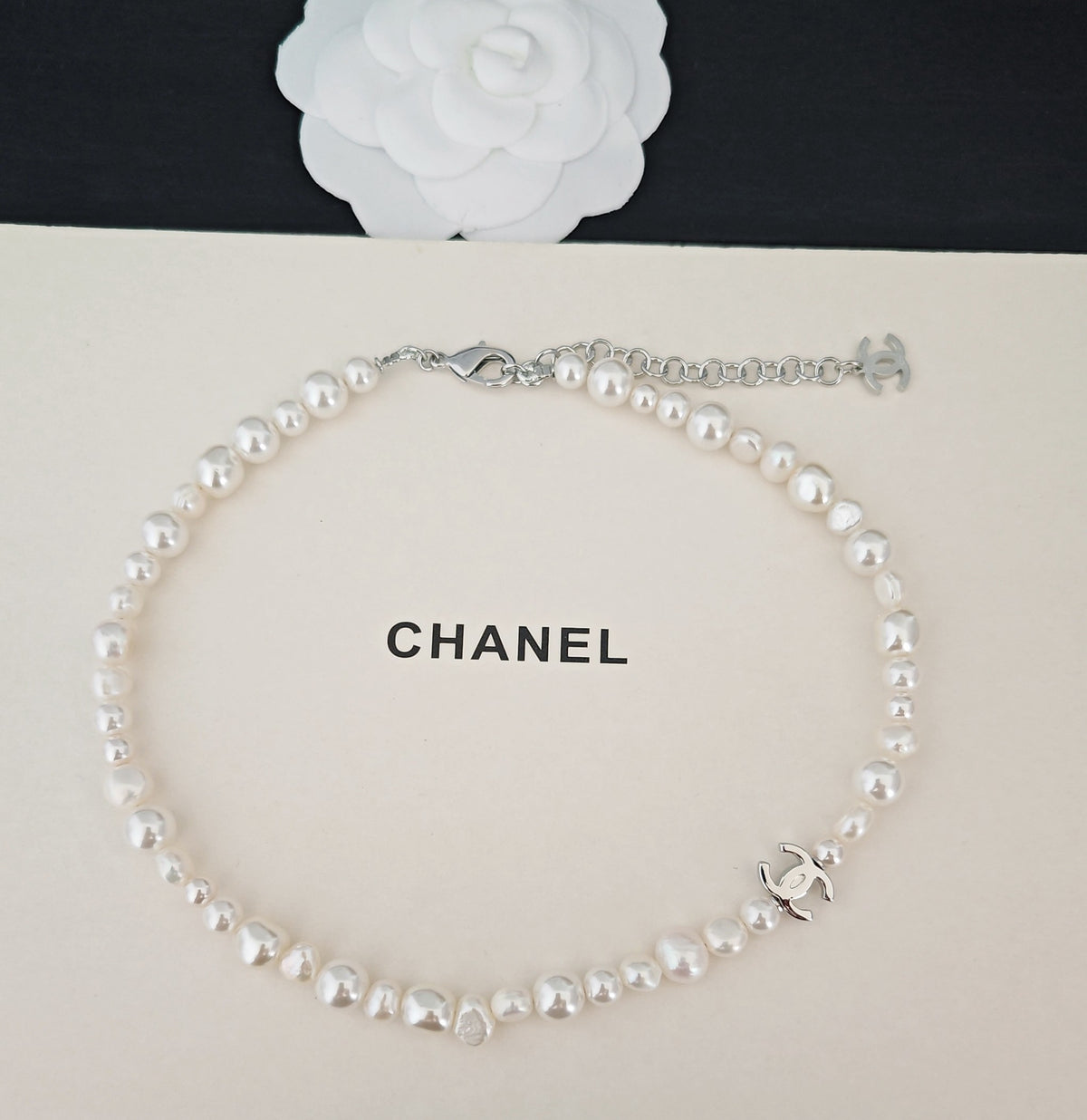 Pearl Pearl-Detail Pendant Necklace – Pearl Detail – Design 031 side detail