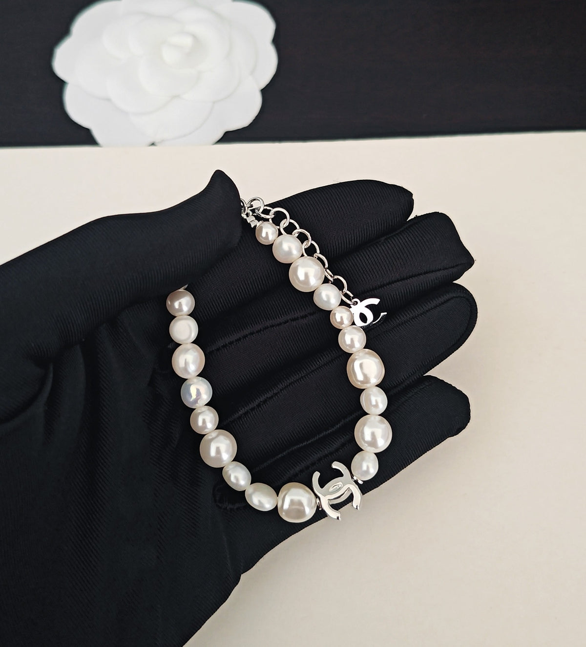 Pearl Bracelet in Gold-Tone – Pearl Detail – Design 005 front product view