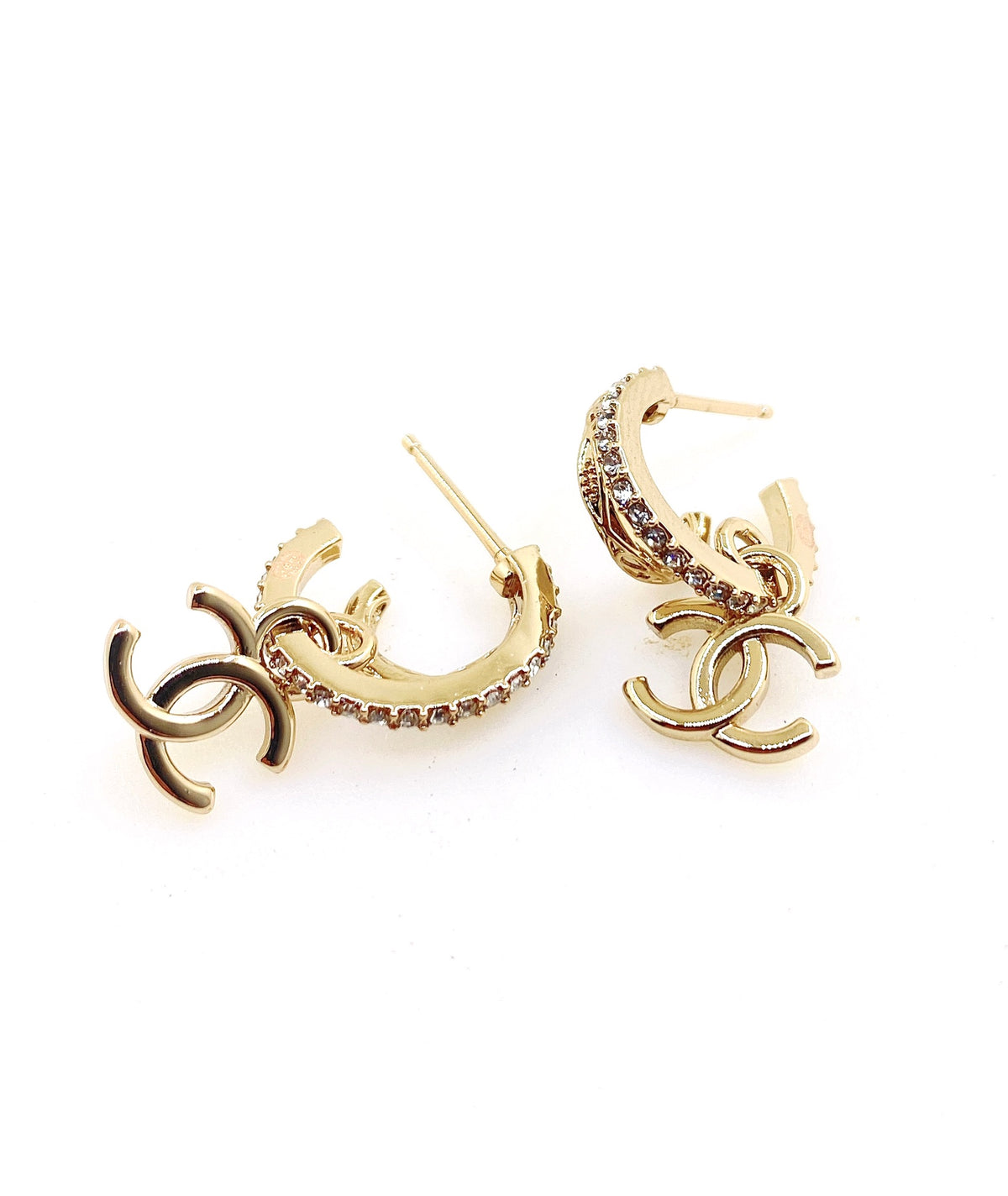Signature Emblem Jewelry Accessory in Gold-Tone – Design 006 side detail