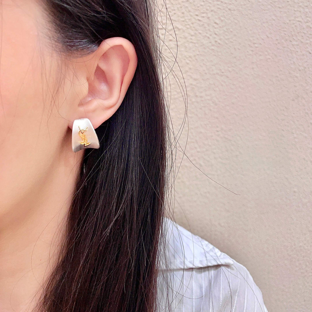Geometric Emblem Stud Earrings in Silver-Tone – Vintage Detail – Design 007 detail view