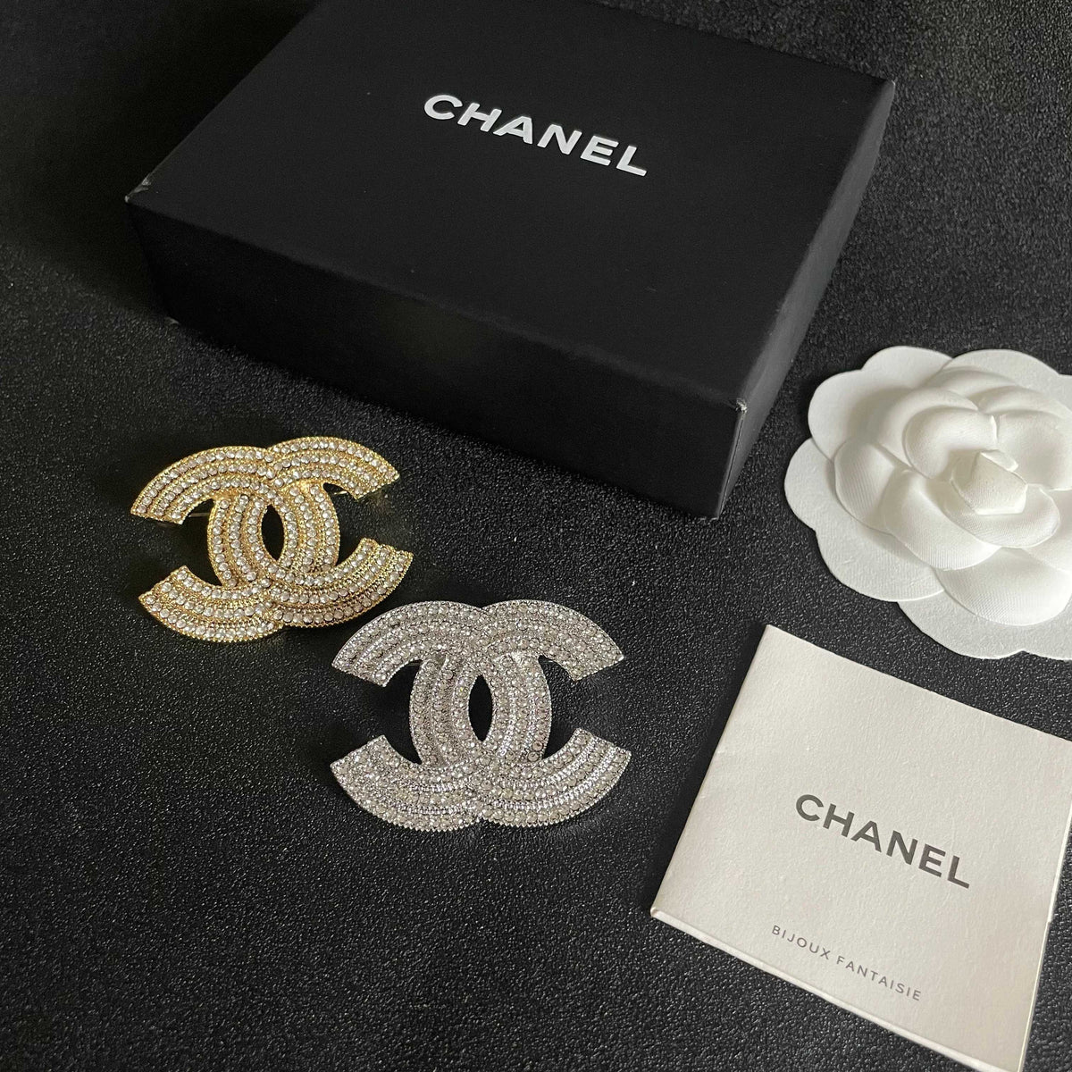 Signature Emblem Brooch in Polished Metal-Tone – Design 052 side detail