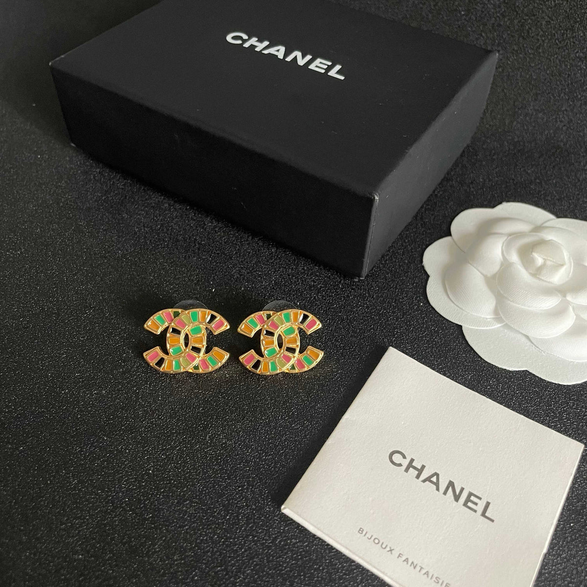 Double-C Emblem Stud Earrings in Polished Metal-Tone – Design 370 close-up detail