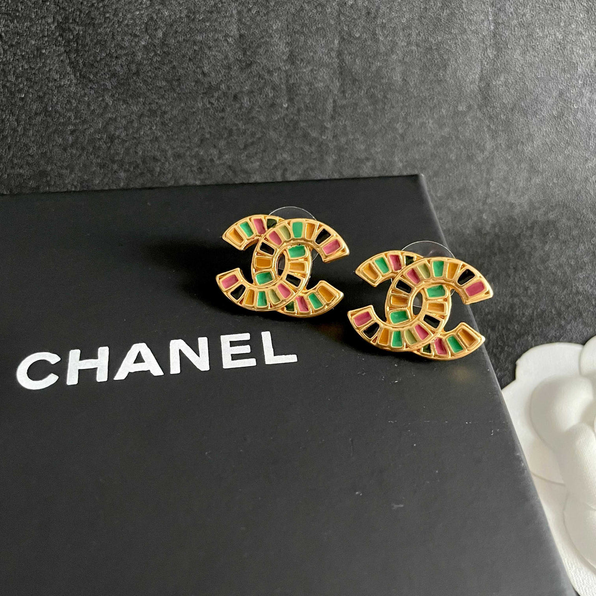 Double-C Emblem Stud Earrings in Polished Metal-Tone – Design 370 detail view