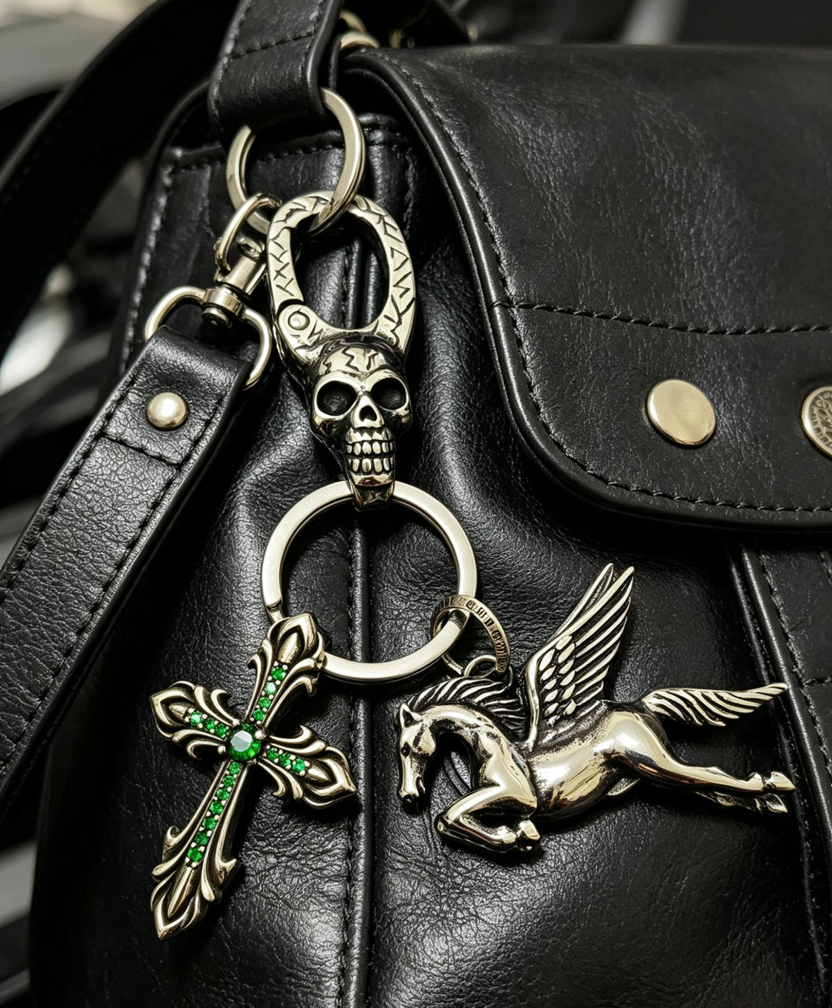 Cross Keychain in Antique Silver-Tone – Design 01 side detail