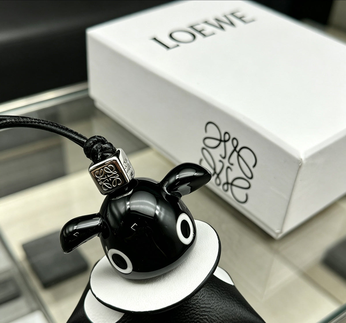 Elephant Motif Bag Charm in Polished Metal-Tone with Leather Detail – Design 05 side detail