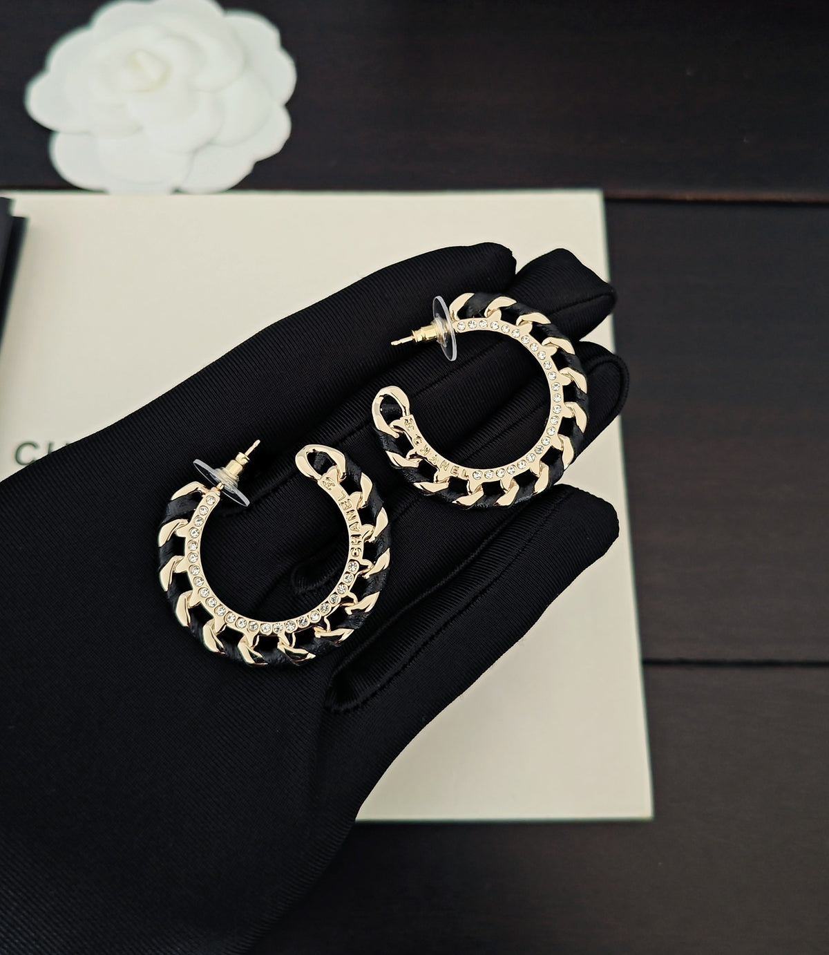 Round Jewelry Accessory in Gold-Tone – Black Detail close-up detail