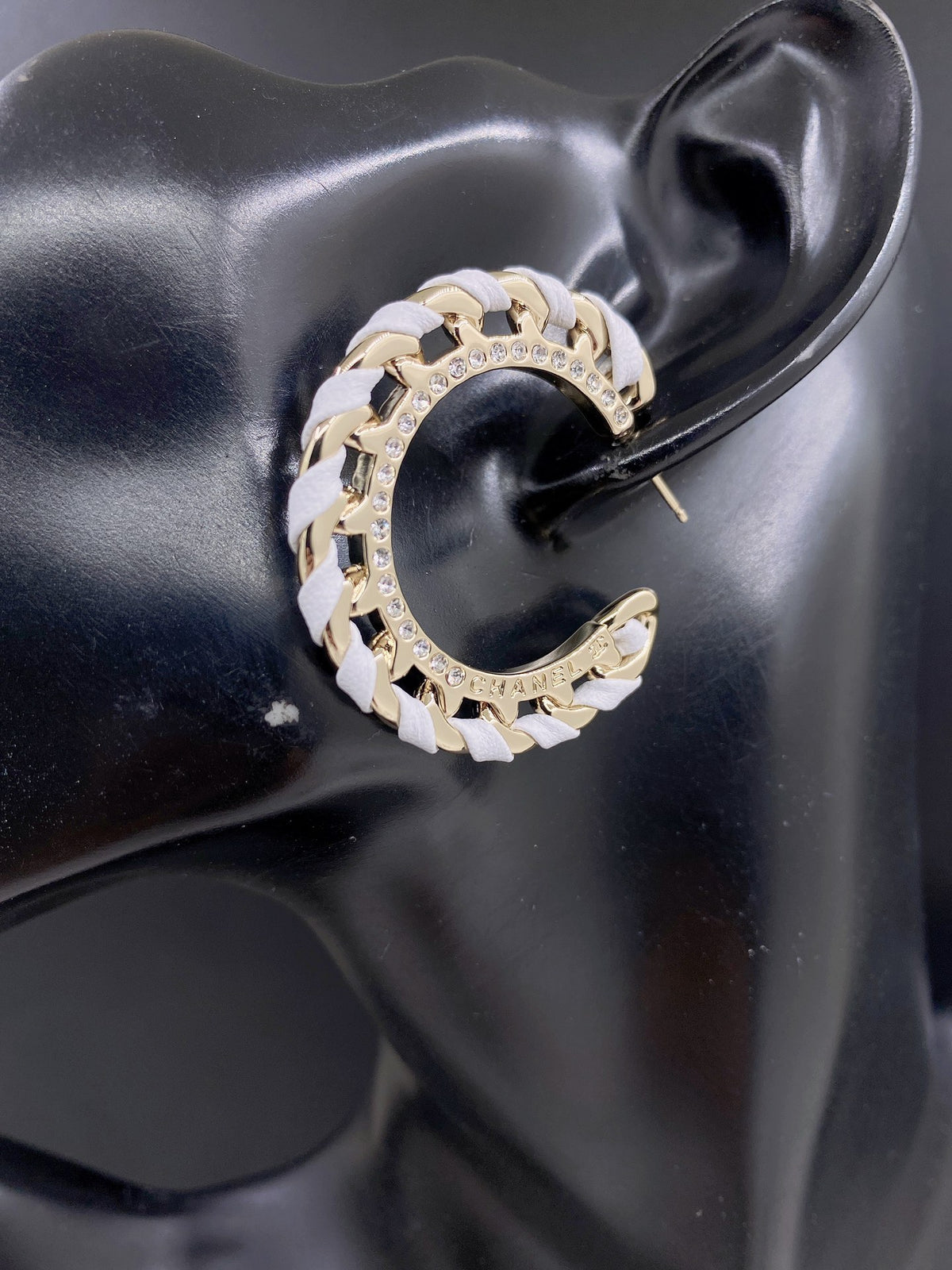 Round Jewelry Accessory in Gold-Tone – Black Detail side detail