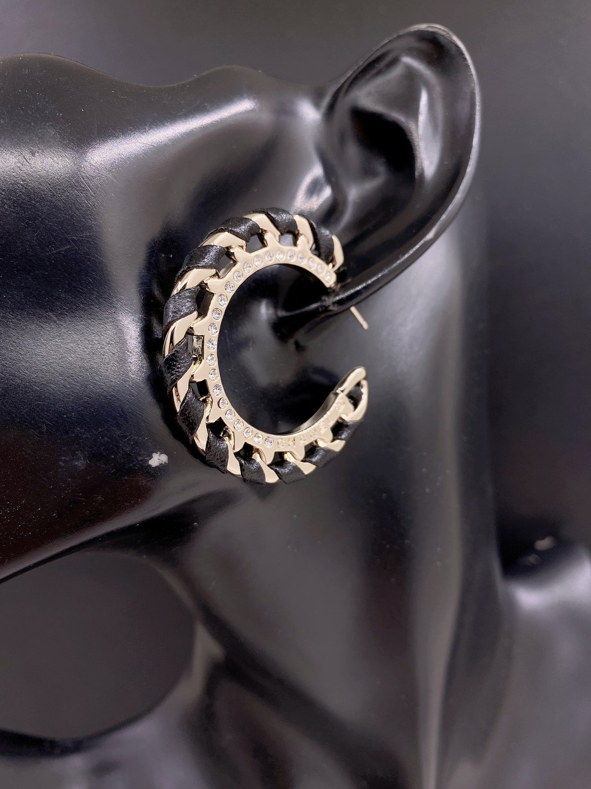 Round Jewelry Accessory in Gold-Tone – Black Detail styled product view