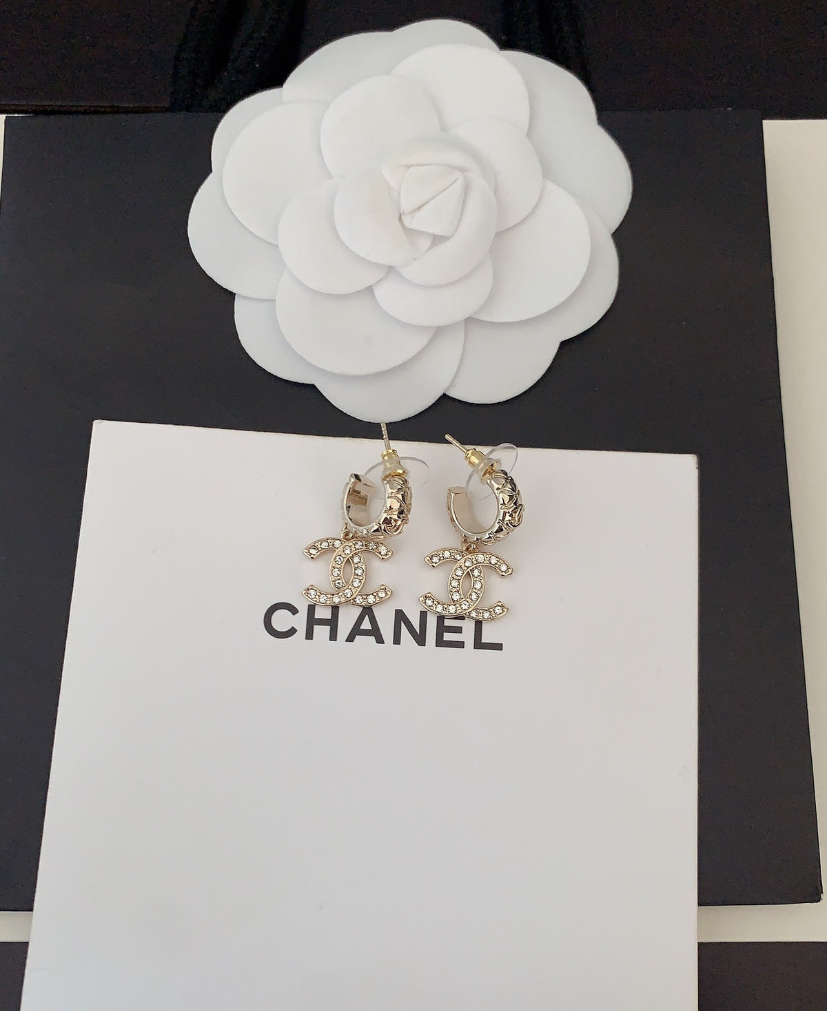 Signature Emblem Jewelry Accessory in Gold-Tone – Design 021 close-up detail