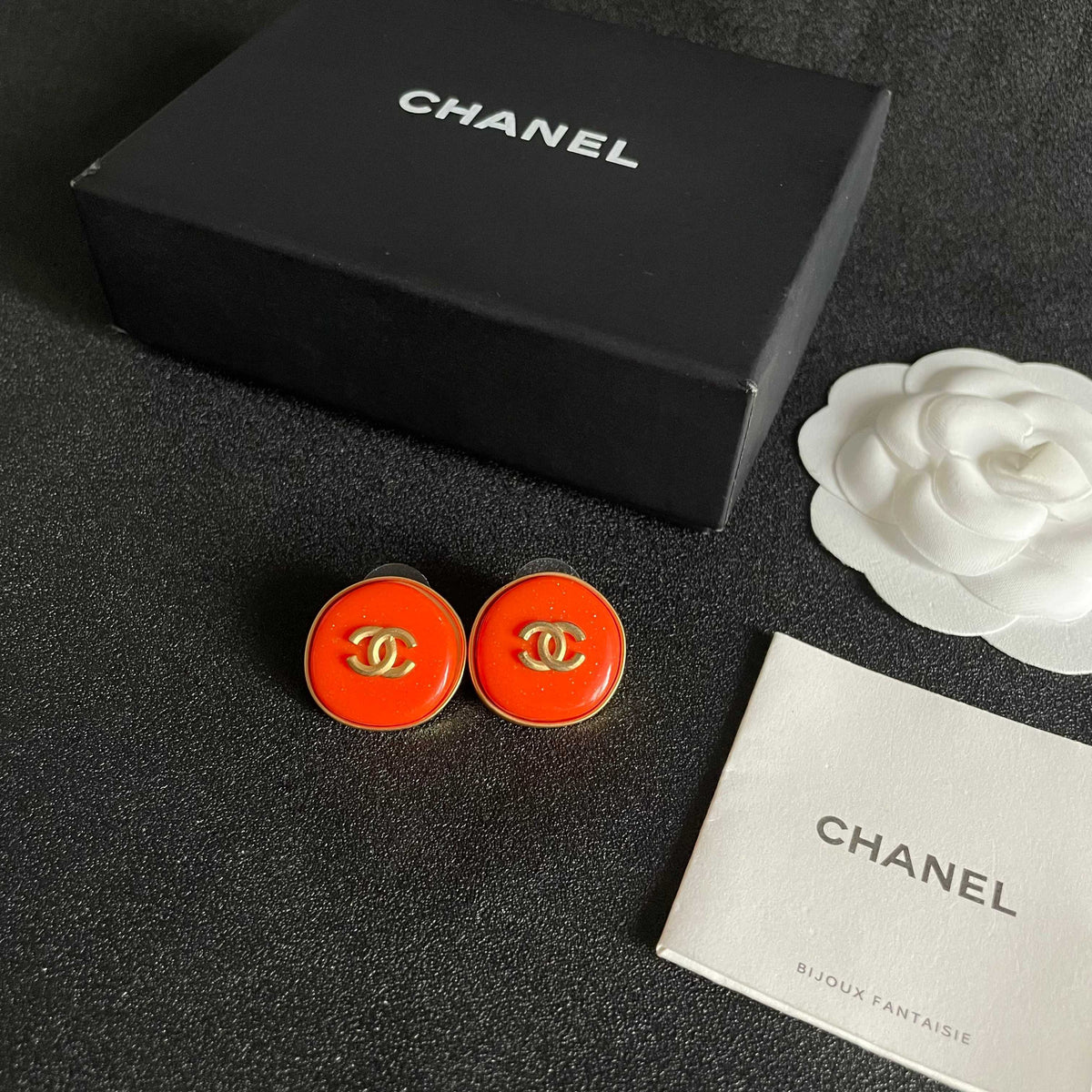 Double-C Emblem Stud Earrings in Polished Metal-Tone – Design 389 close-up detail