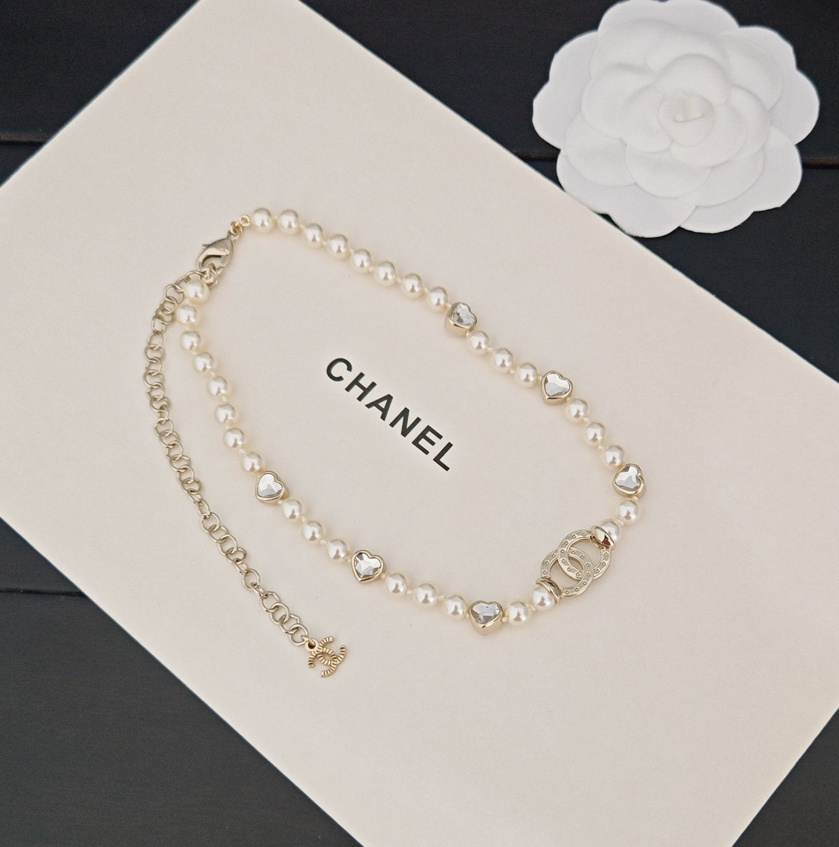 Heart Pearl-Detail Pendant Necklace – Pearl Detail – Design 006 detail view