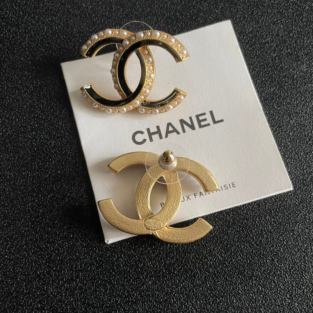 Double-C Emblem Pearl-Detail Stud Earrings – Pearl Detail – Design 031 main product view