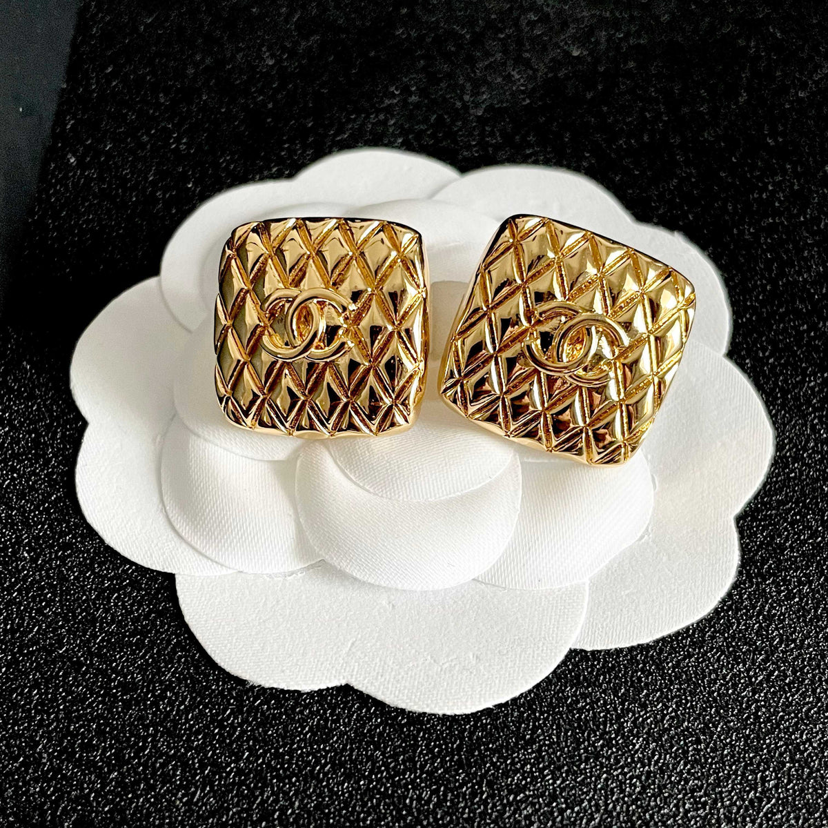 Double-C Emblem Stud Earrings in Polished Metal-Tone – Design 078 front product view
