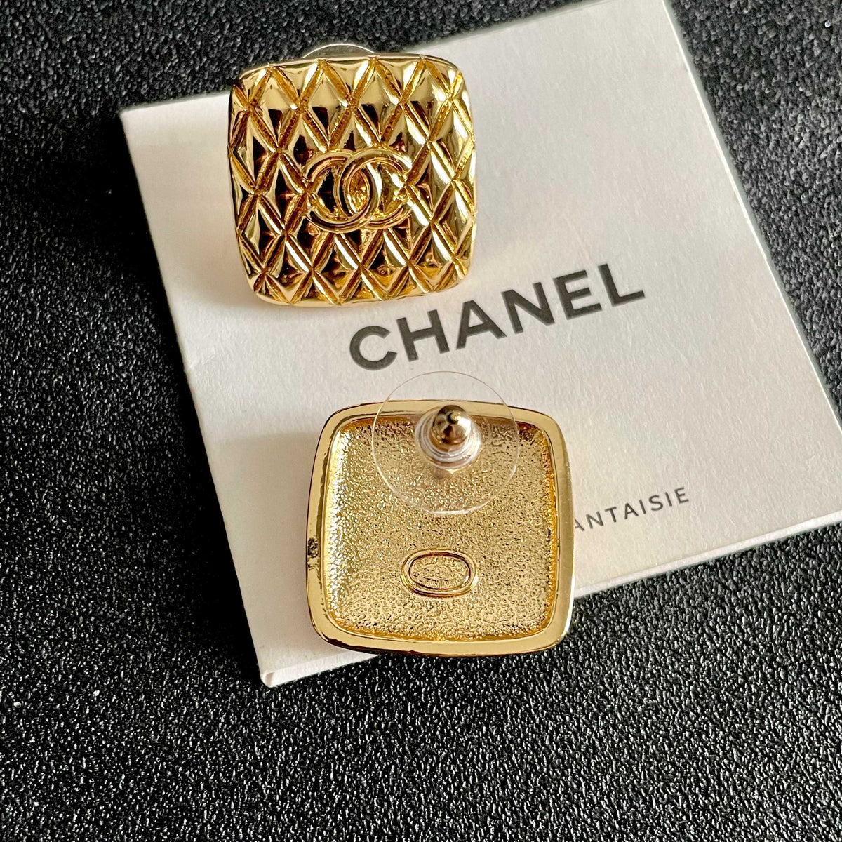 Double-C Emblem Stud Earrings in Polished Metal-Tone – Design 398 main product view