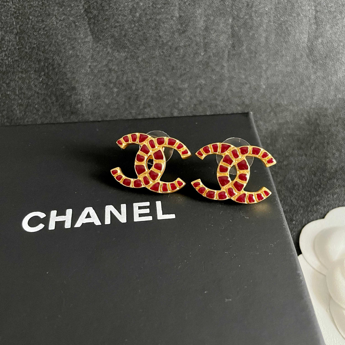 Double-C Emblem Stud Earrings in Polished Metal-Tone – Design 423 detail view