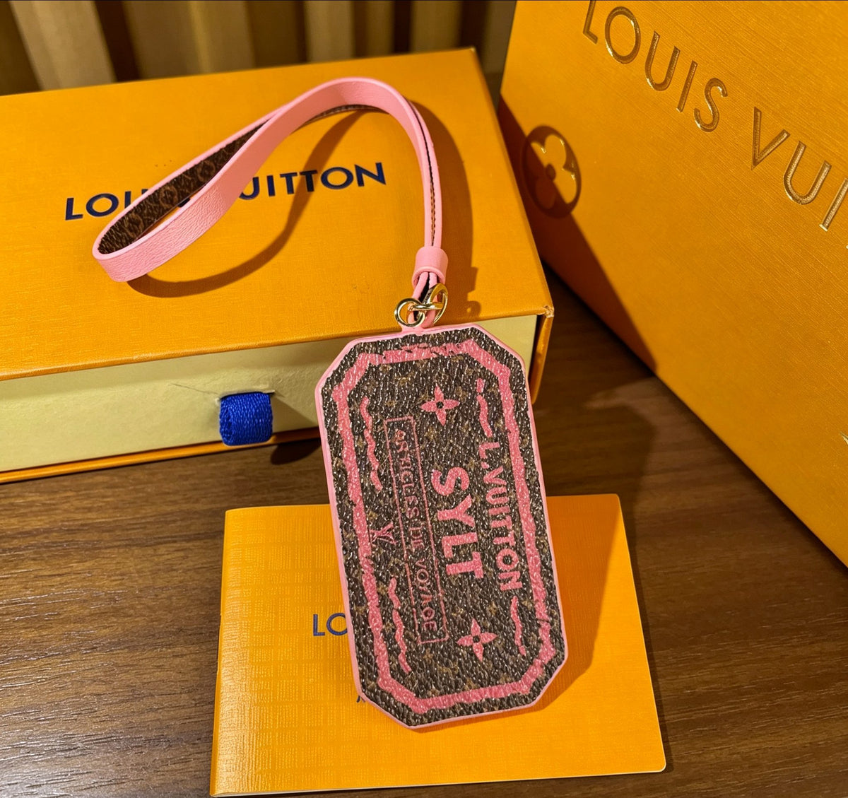 Geometric Emblem Fashion Accessory – Pink Detail main product view