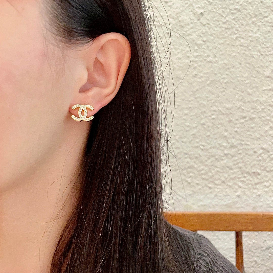 Double-C Emblem Stud Earrings in Polished Metal-Tone – Design 442 detail view
