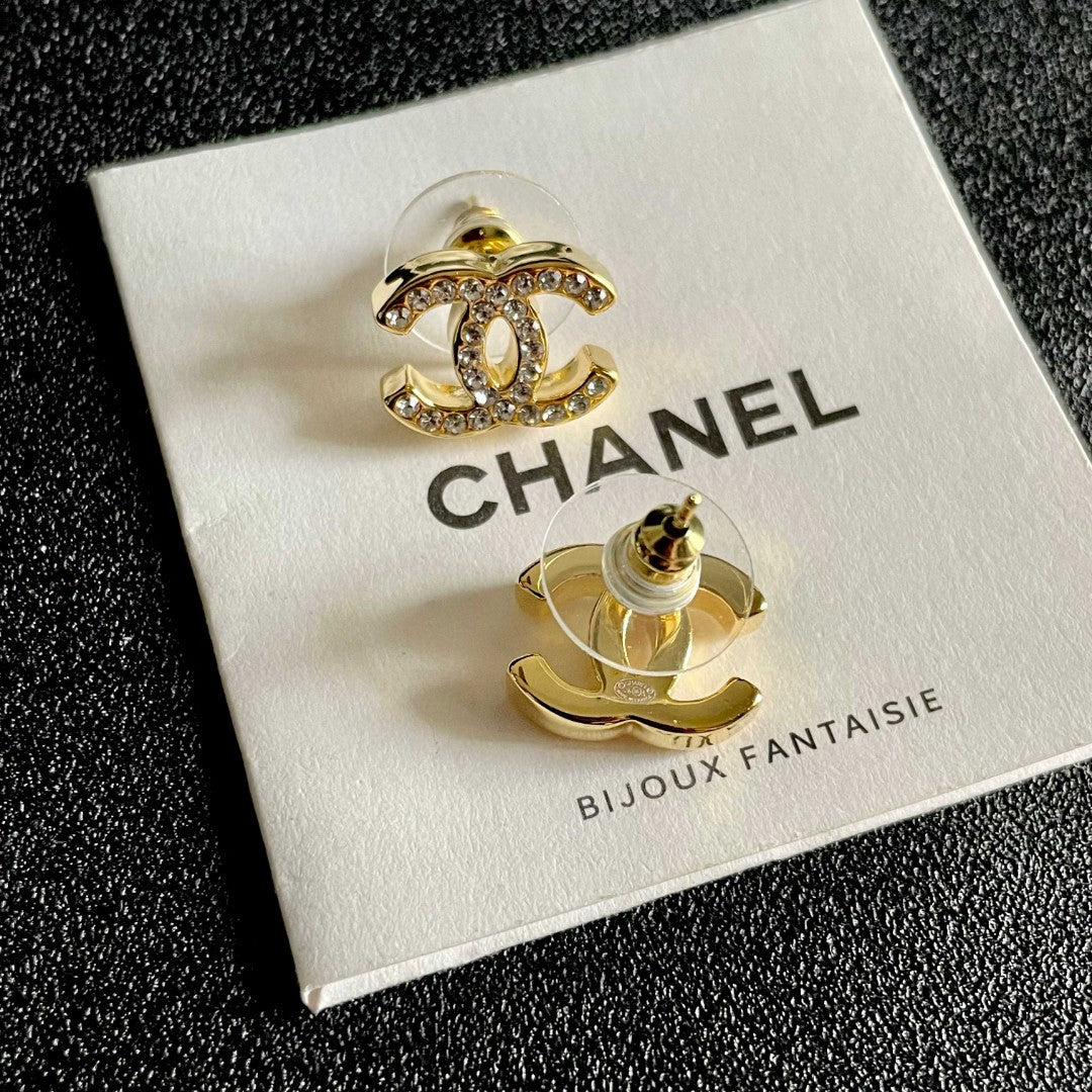 Double-C Emblem Stud Earrings in Polished Metal-Tone – Design 442 main product view