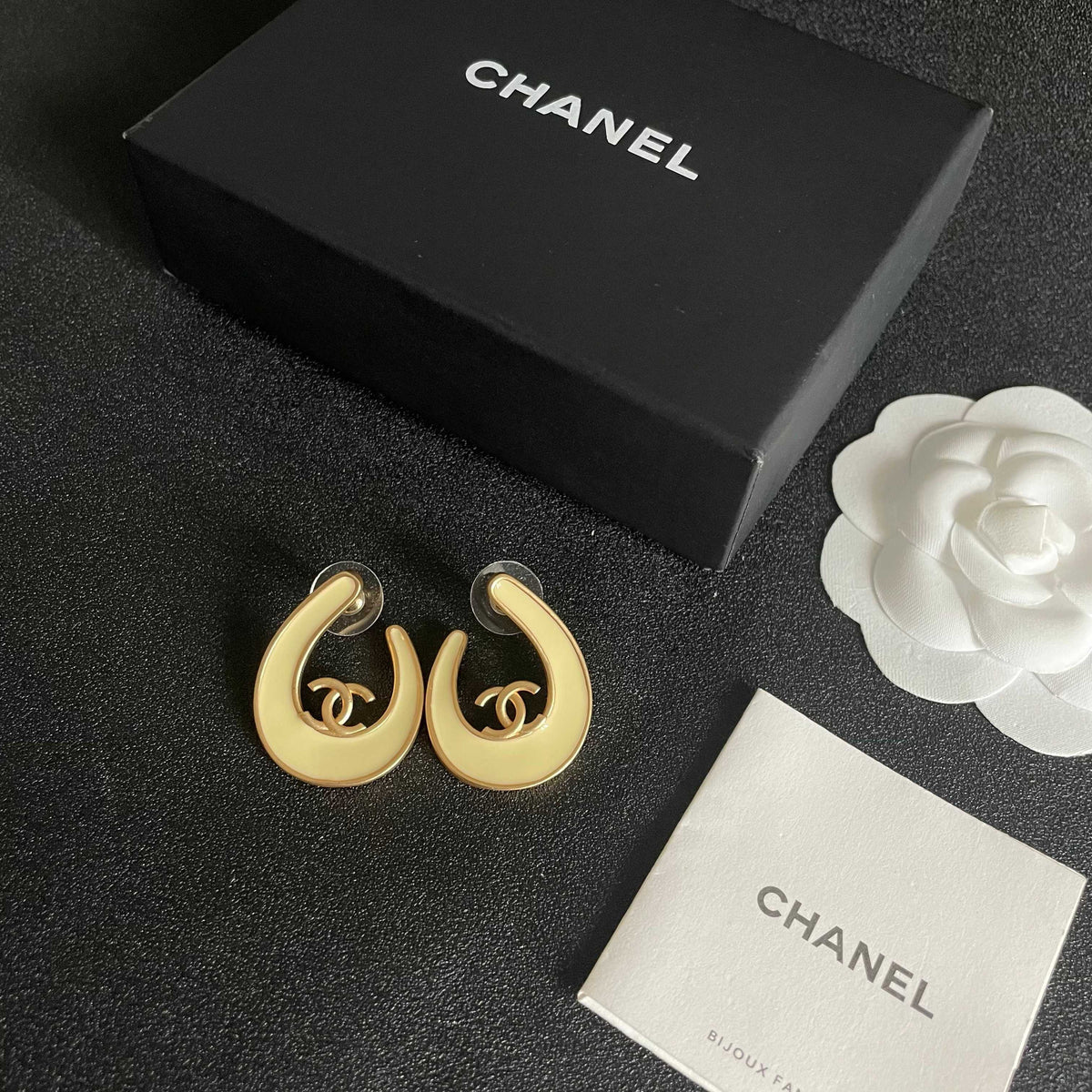 Double-C Emblem Stud Earrings in Polished Metal-Tone – Design 420 close-up detail