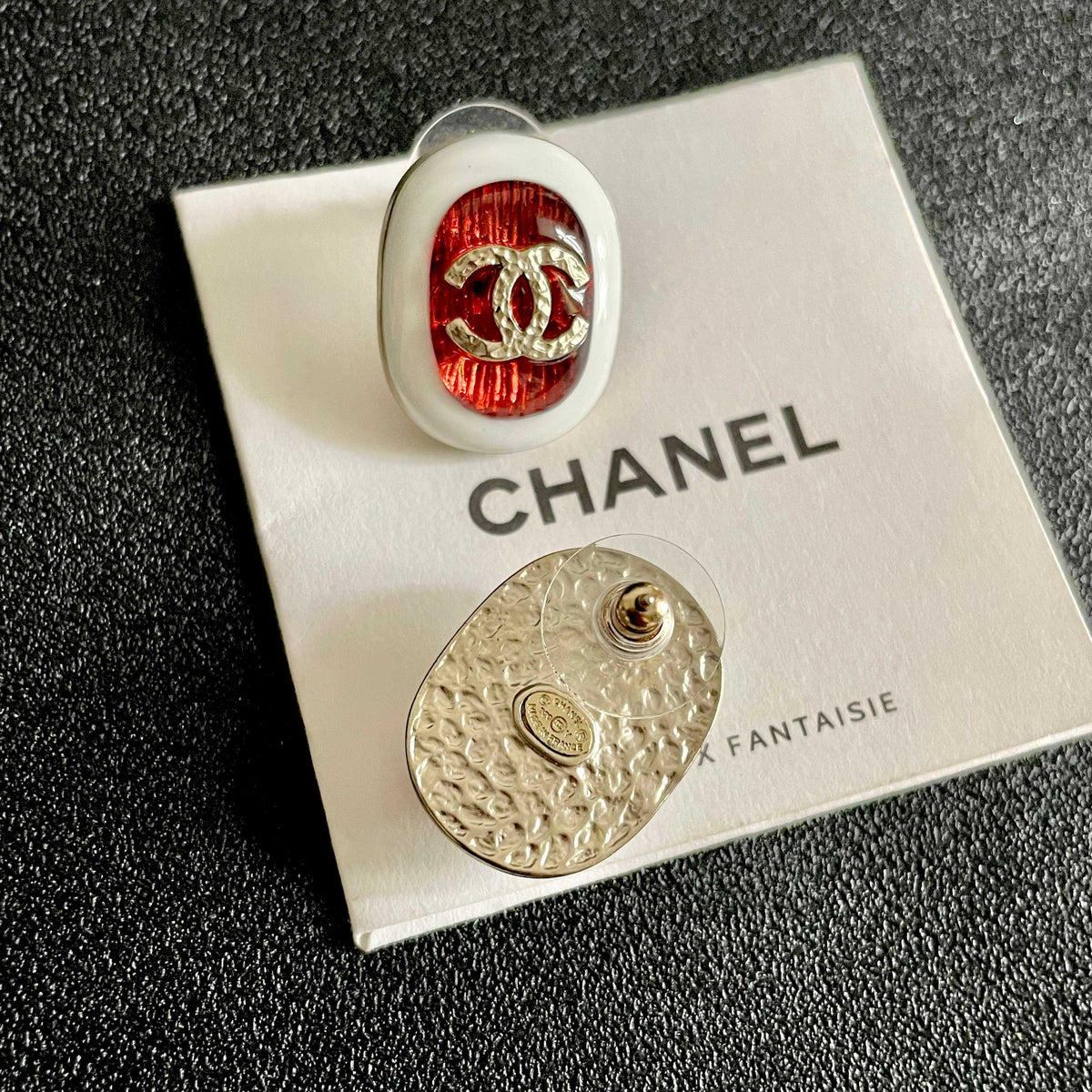 Double-C Emblem Stud Earrings in Polished Metal-Tone – Design 457 main product view