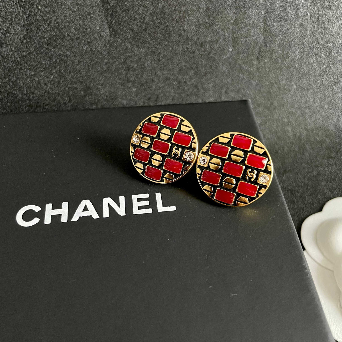 Double-C Emblem Stud Earrings in Polished Metal-Tone – Design 415 detail view