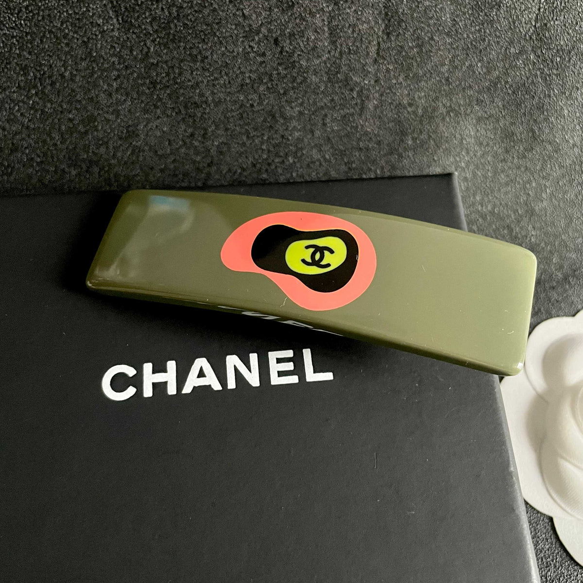 Double-C Emblem Hair Clip – Design 039 detail view