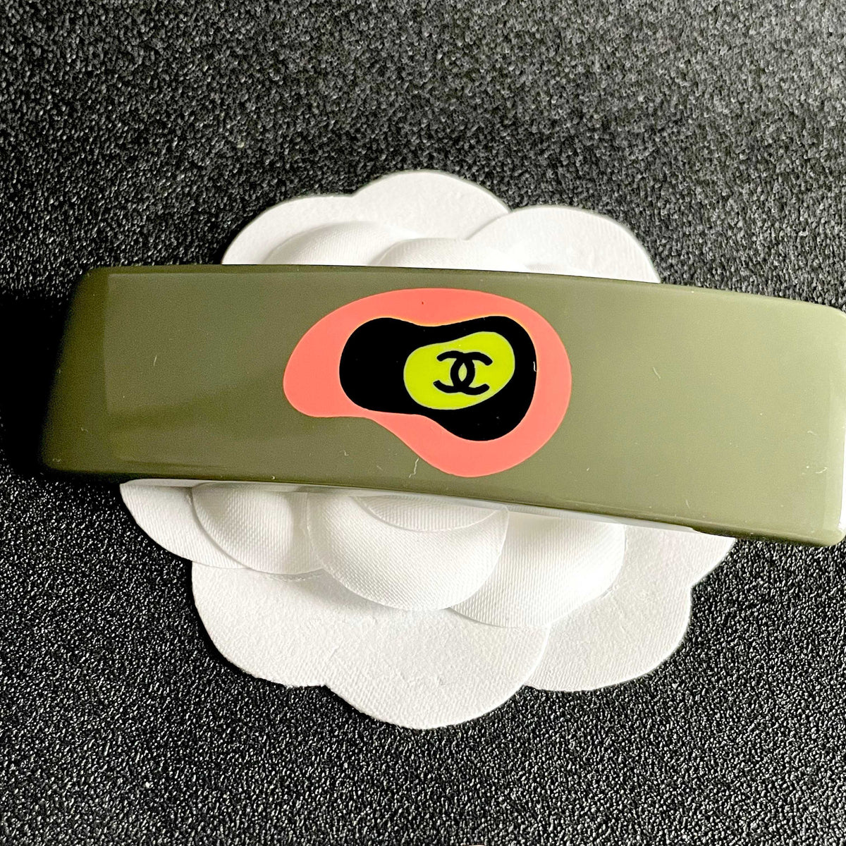 Double-C Emblem Hair Clip – Design 039 front product view