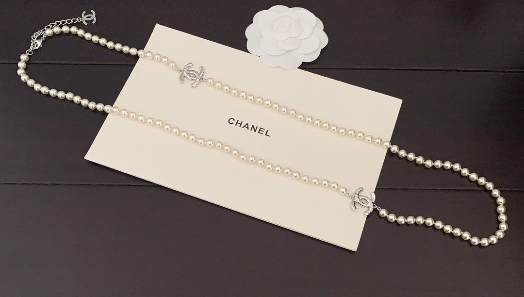 Letter Pearl-Detail Pendant Necklace – Pearl Detail – Design 008 side detail