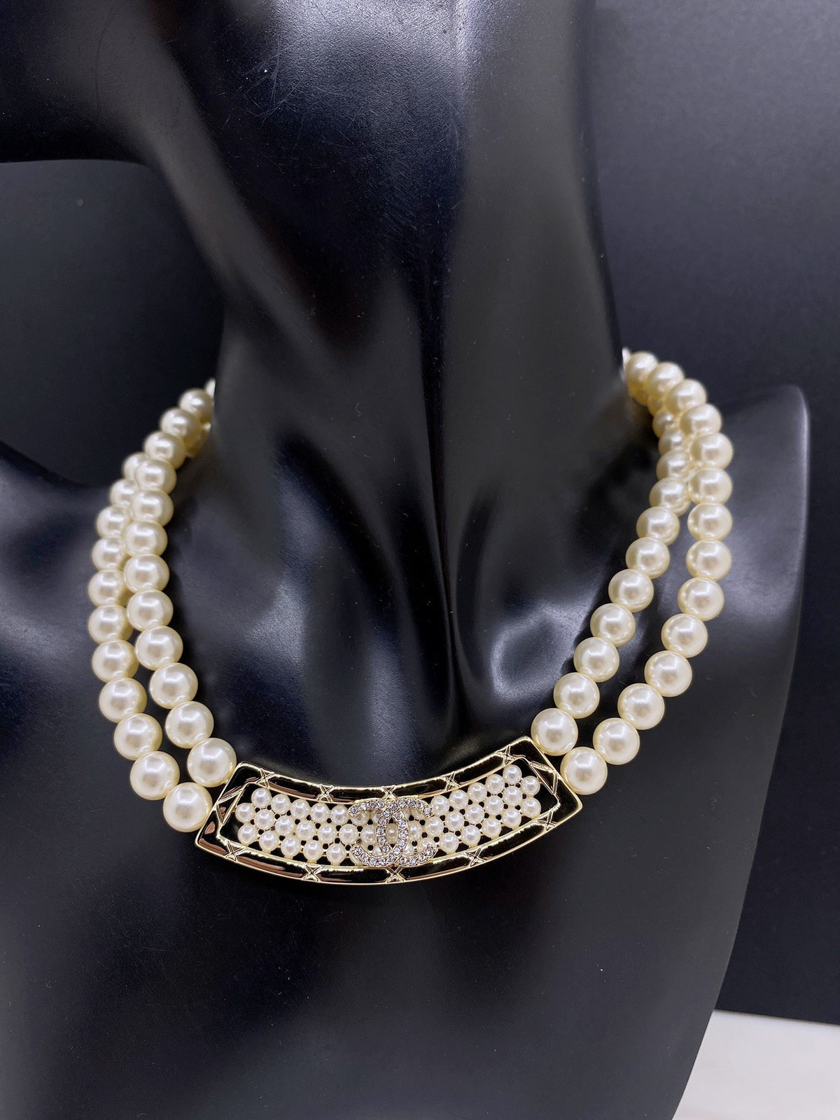 Pearl Pearl-Detail Pendant Necklace – Pearl Detail – Design 066 front product view