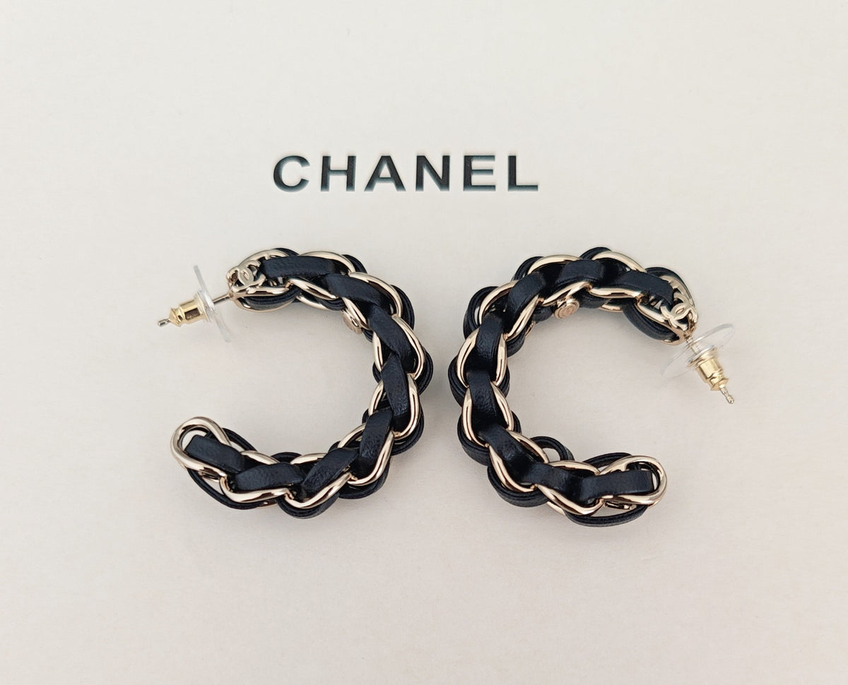 Signature Emblem Jewelry Accessory in Gold-Tone – Black Detail – Design 003 close-up detail