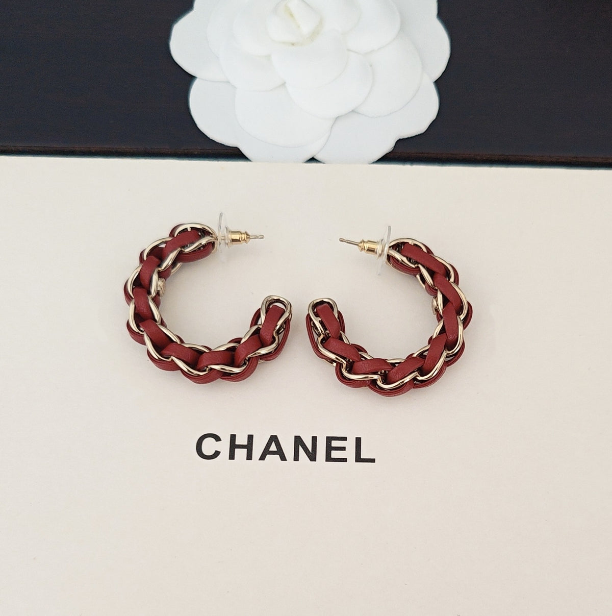 Signature Emblem Jewelry Accessory in Gold-Tone – Red Detail – Design 002 side detail