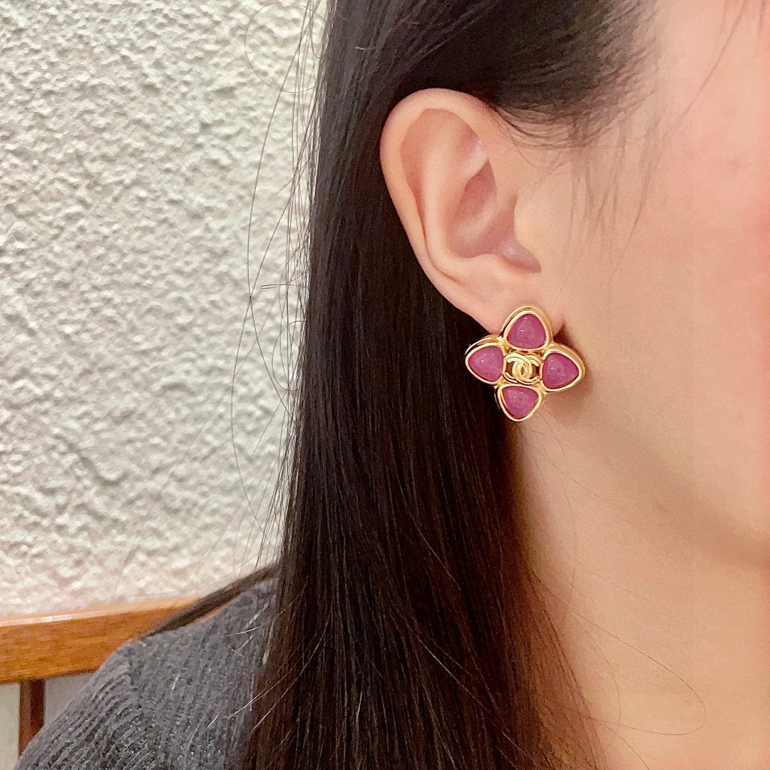 Double-C Emblem Stud Earrings in Polished Metal-Tone – Design 474 detail view