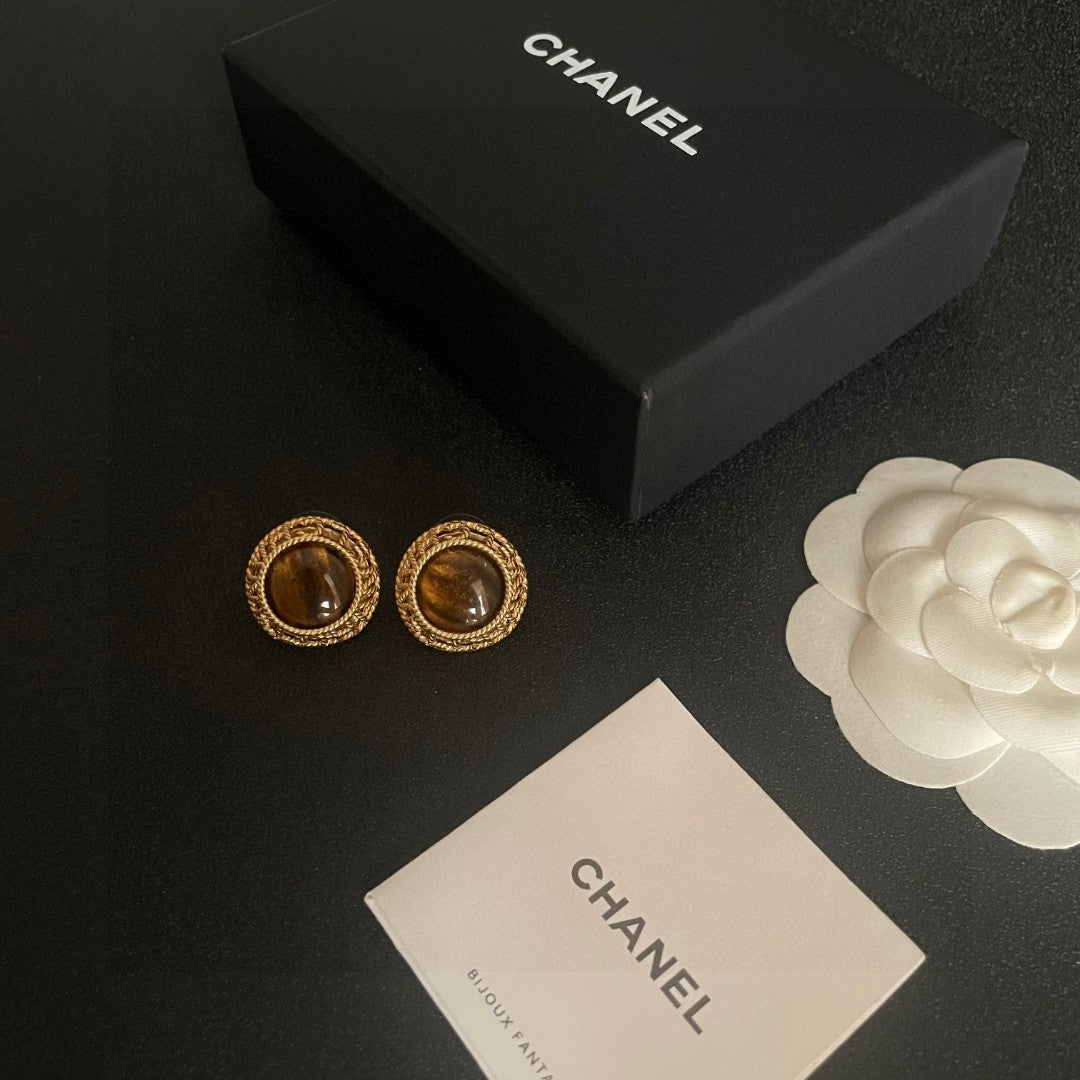 Double-C Emblem Stud Earrings in Polished Metal-Tone – Design 473 close-up detail