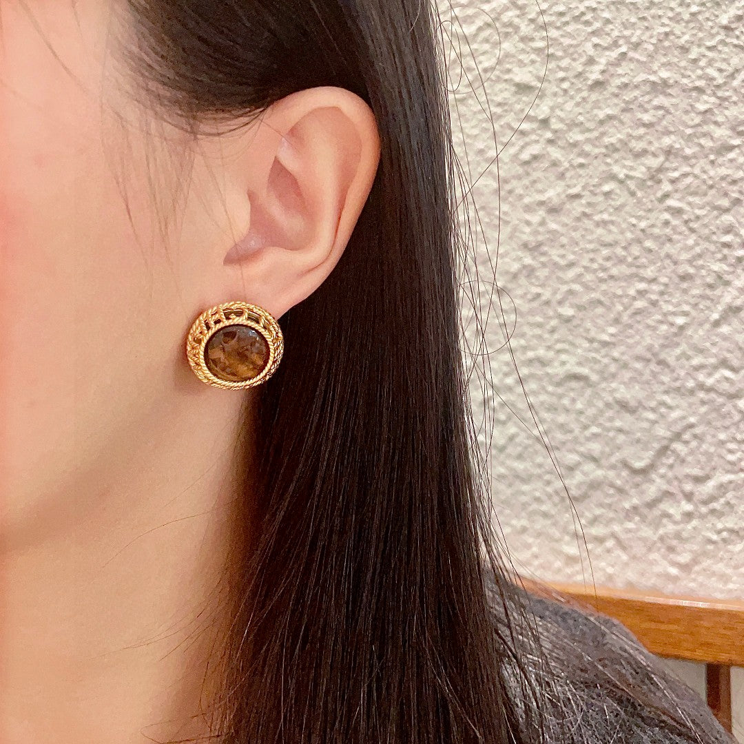 Double-C Emblem Stud Earrings in Polished Metal-Tone – Design 473 detail view