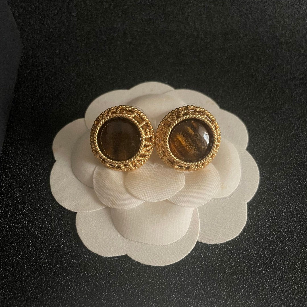 Double-C Emblem Stud Earrings in Polished Metal-Tone – Design 435 detail view