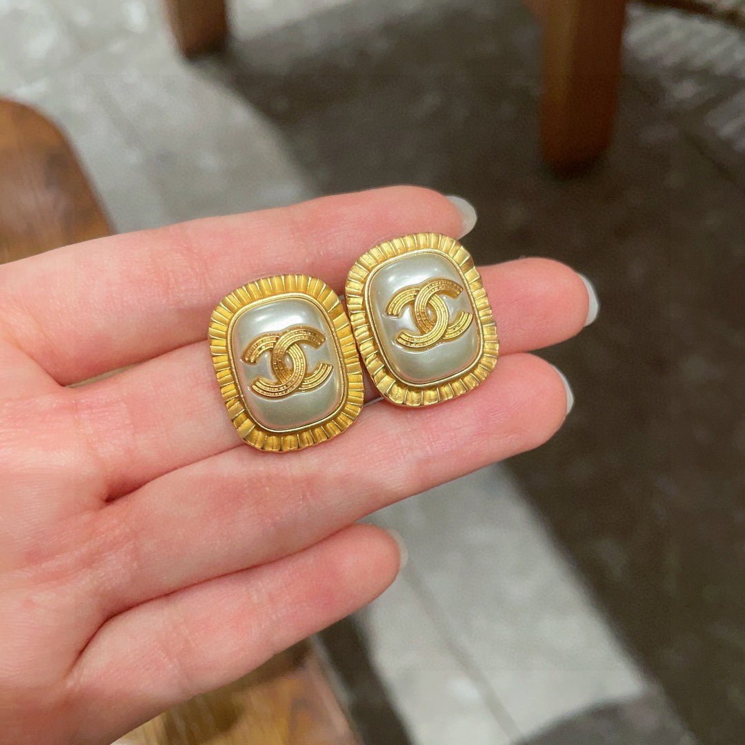 Double-C Emblem Stud Earrings in Polished Metal-Tone – Design 472 side detail