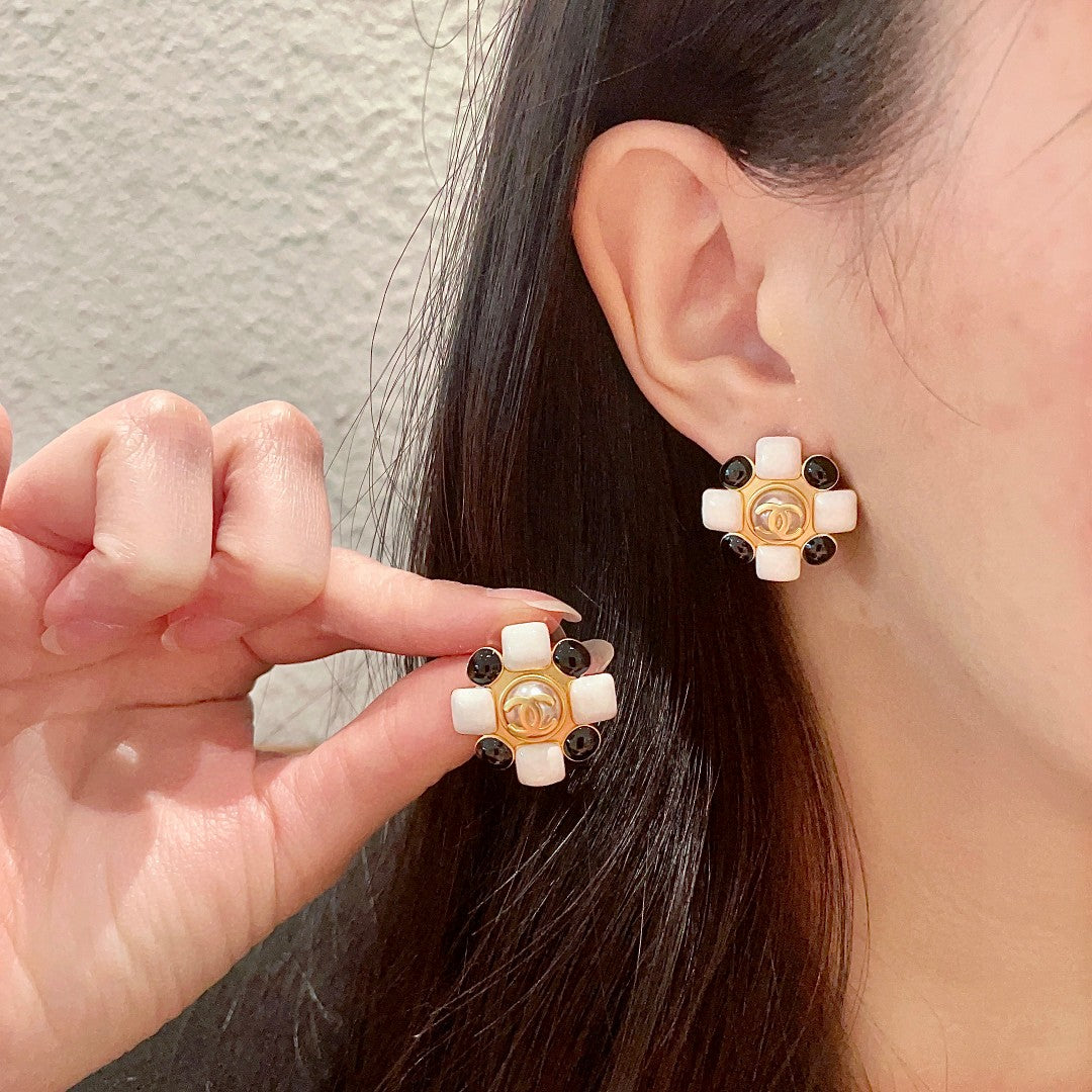Double-C Emblem Stud Earrings in Polished Metal-Tone – Design 433 main product view
