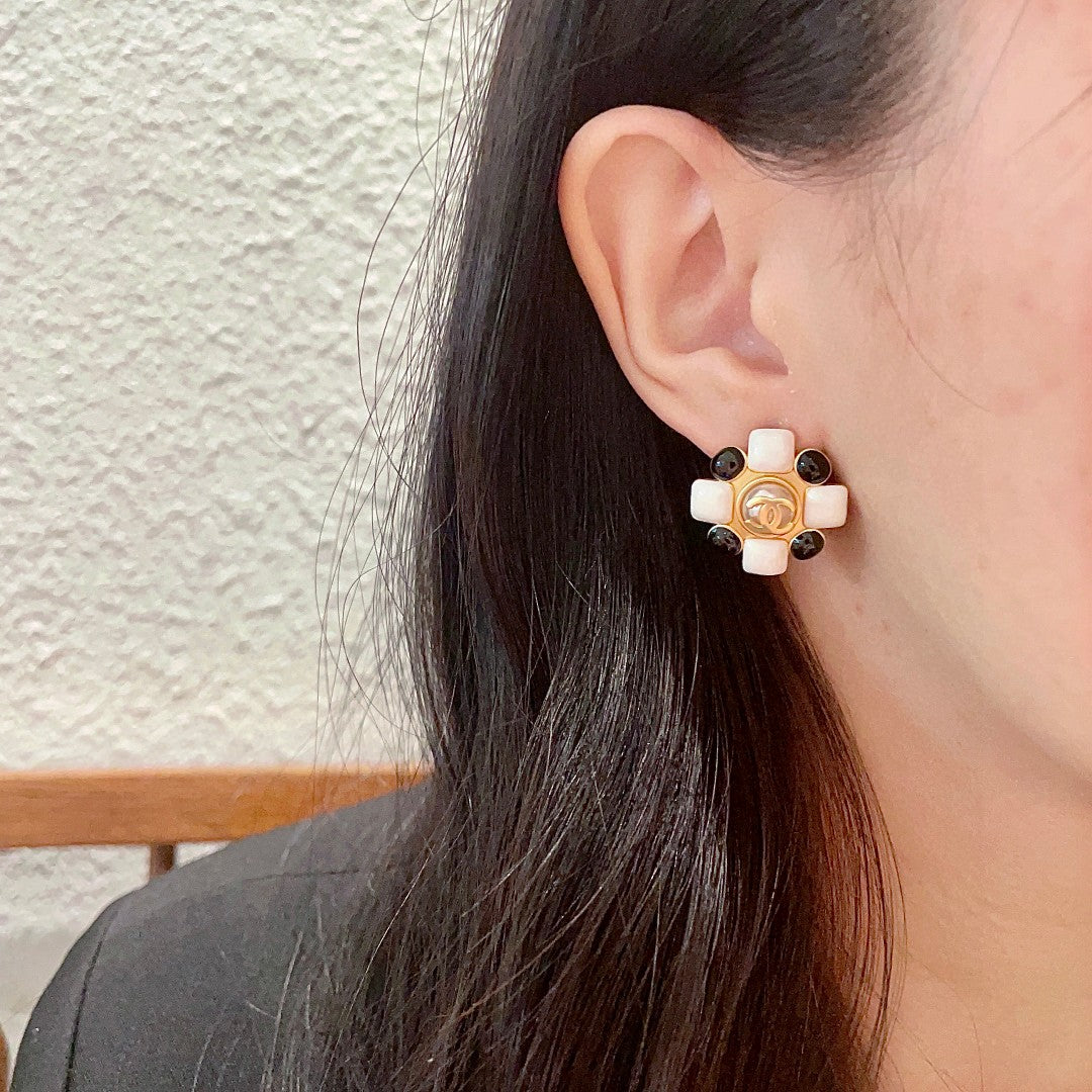 Double-C Emblem Stud Earrings in Polished Metal-Tone – Design 433 detail view