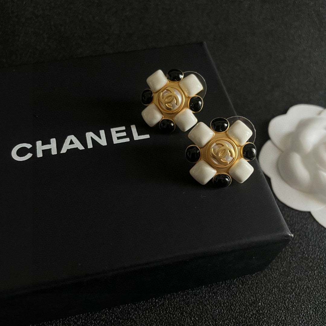 Double-C Emblem Stud Earrings in Polished Metal-Tone – Design 433 detail view