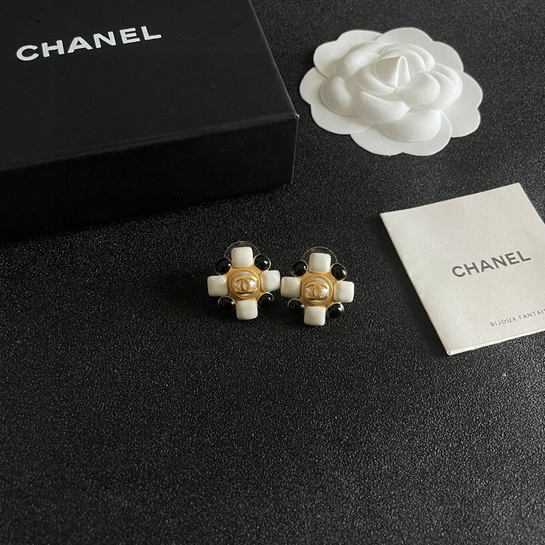 Double-C Emblem Stud Earrings in Polished Metal-Tone – Design 471 styled product view