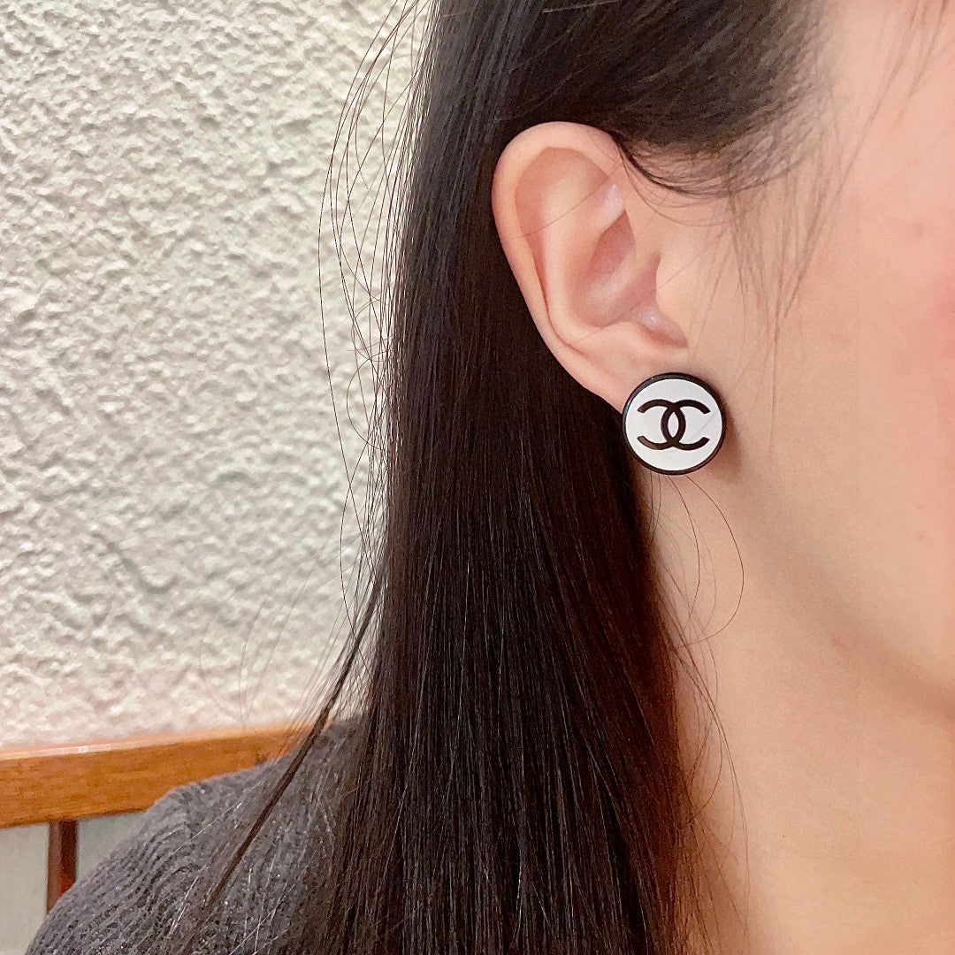 Double-C Emblem Stud Earrings in Polished Metal-Tone – Design 432 detail view
