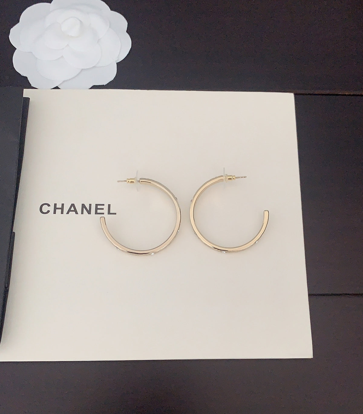 Signature Emblem Jewelry Accessory in Gold-Tone – Design 003 side detail