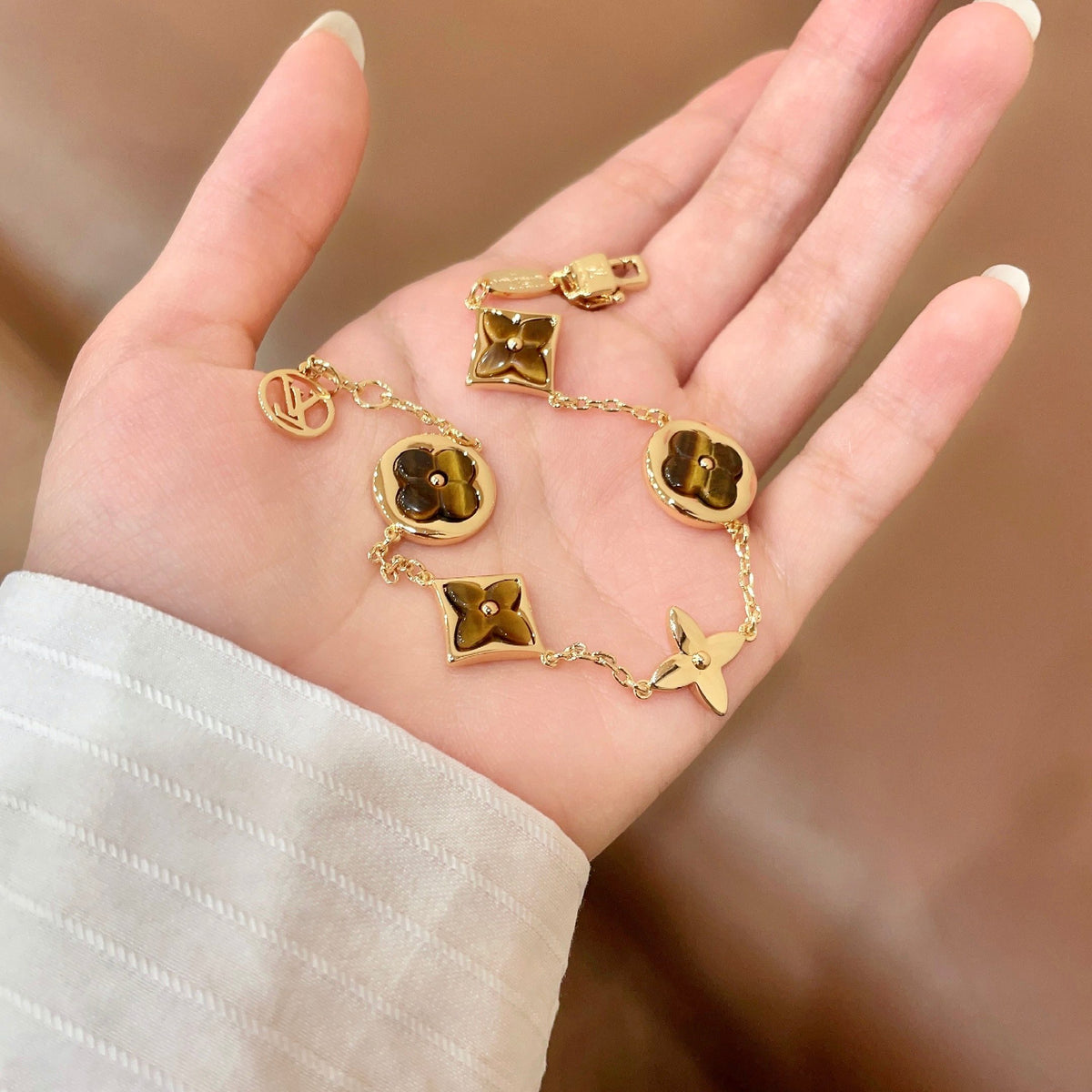 Geometric Emblem Bracelet in Gold-Tone – Design 029 side detail