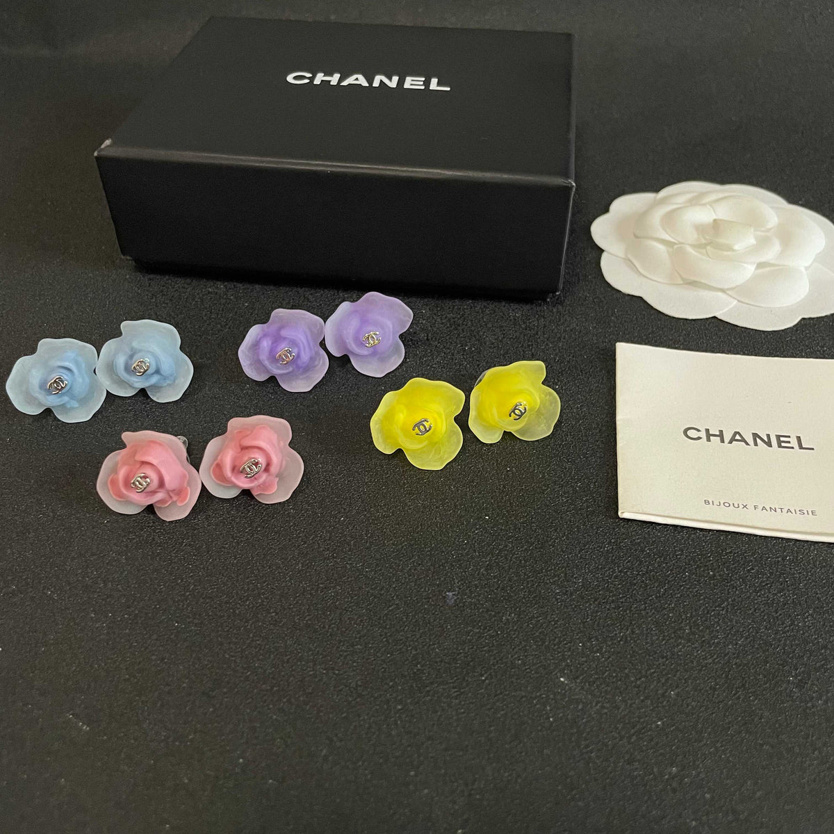 Double-C Emblem Stud Earrings in Polished Metal-Tone – Design 132 close-up detail