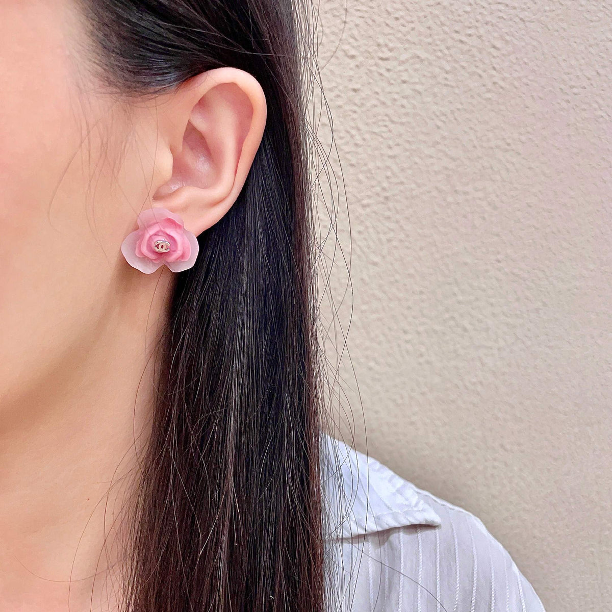 Double-C Emblem Stud Earrings in Polished Metal-Tone – Design 131 detail view