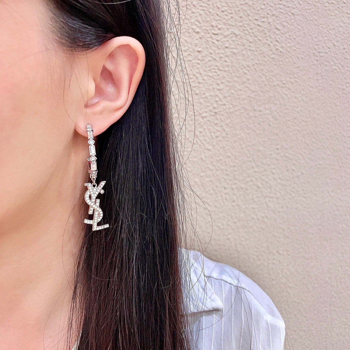 Geometric Emblem Stud Earrings in Silver-Tone – Vintage Detail detail view