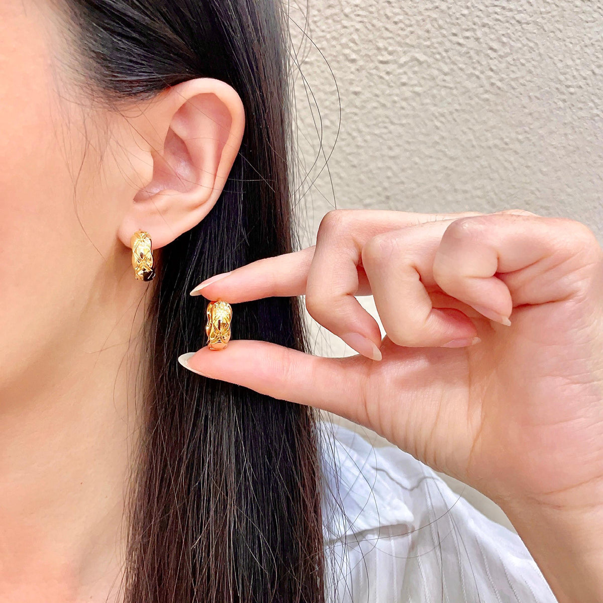 Double-C Emblem Stud Earrings in Polished Metal-Tone – Design 095 main product view