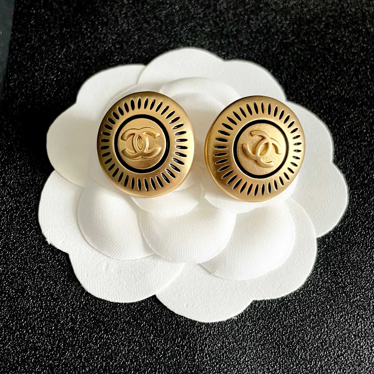 Double-C Emblem Stud Earrings in Polished Metal-Tone – Design 100 front product view